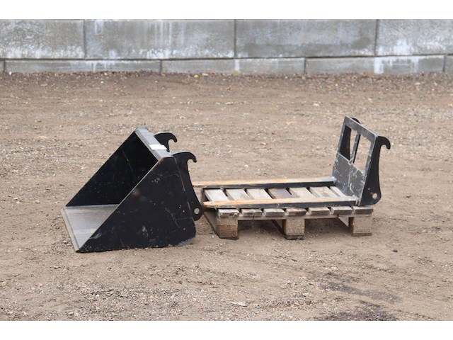 Grondbak + palletvorken - afbeelding 1 van  1