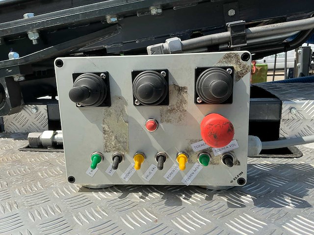 Grondboor installatie met grondboren - afbeelding 2 van  25