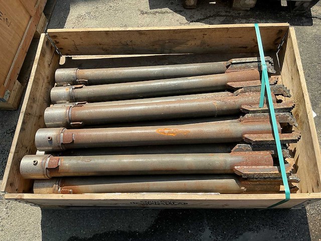 Grondboor installatie met grondboren - afbeelding 11 van  25