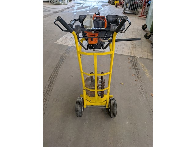 Grondboormachine 1 mans 2 takt stihl, bt 131, bouwjaar 2018 - afbeelding 1 van  5