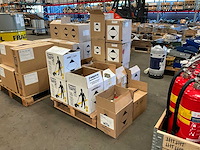 Grondlijn markeer spuitbussen en divers - afbeelding 1 van  5