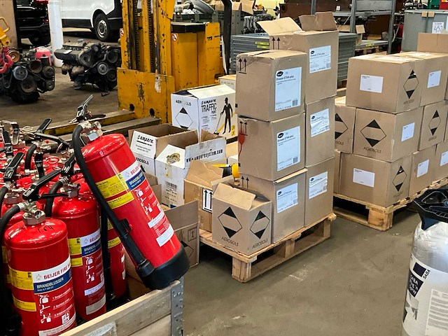 Grondlijn markeer spuitbussen en divers - afbeelding 2 van  5