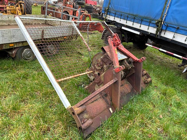 Grondschuif met lier. - afbeelding 2 van  7