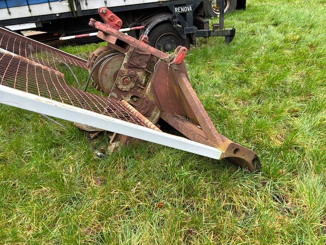 Grondschuif met lier. - afbeelding 3 van  7