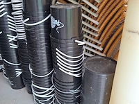 Grondstoffen en opslagcontainers voor visvoerproductie - afbeelding 2 van  19
