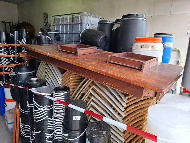 Grondstoffen en opslagcontainers voor visvoerproductie - afbeelding 4 van  19
