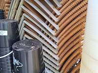 Grondstoffen en opslagcontainers voor visvoerproductie - afbeelding 5 van  19