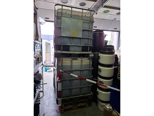 Grondstoffen en opslagcontainers voor visvoerproductie - afbeelding 10 van  19