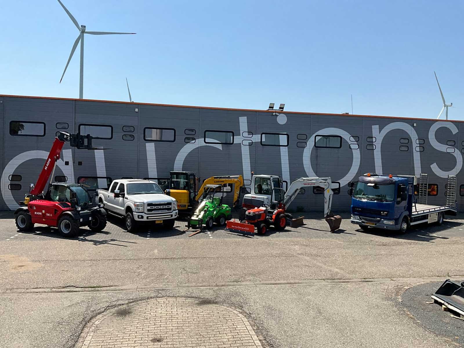 Grondverzet-, tuin en parkmachines en transport