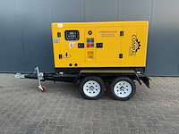 Grondverzetmachines, generatoren, opslagtenten en machines