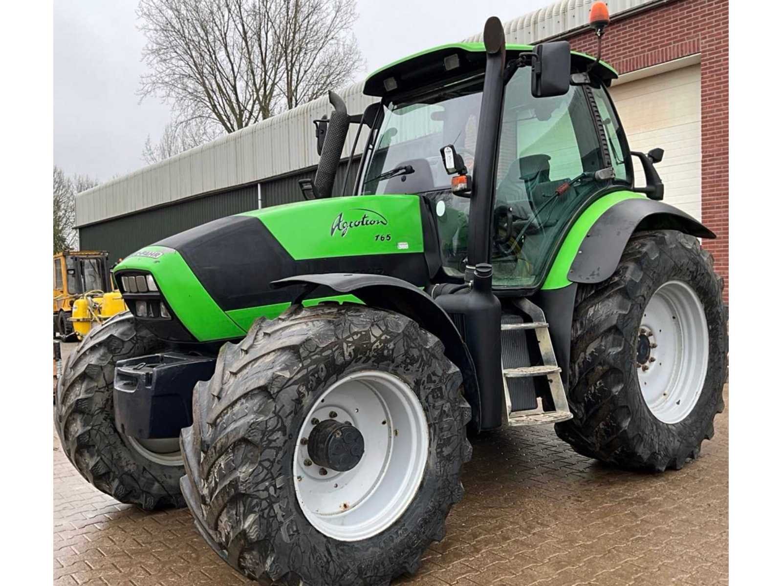 Grondverzetmachines, uitrustingsstukken, containers en onderdelen