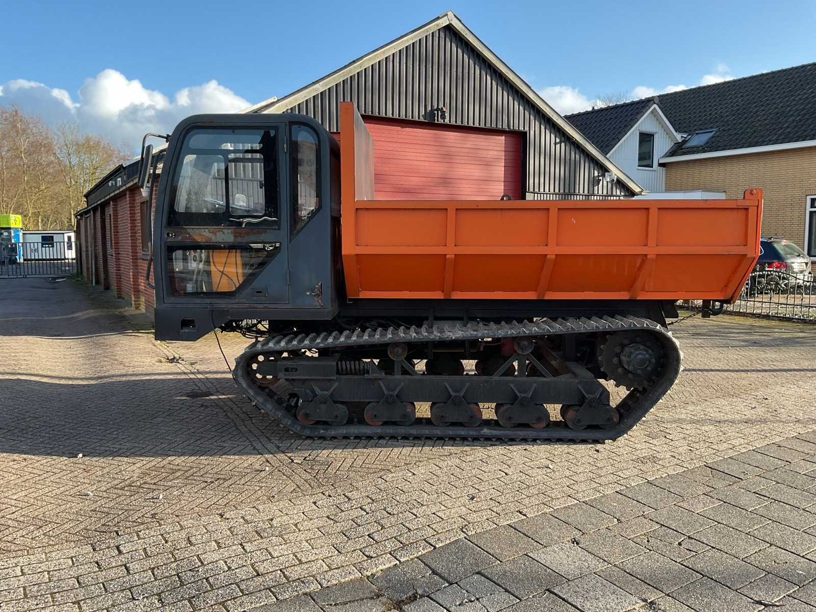 Grondverzetmachines, vorkheftrucks, opslagtenten en gereedschap