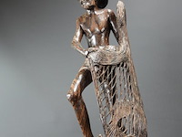 Groot coromandel snijwerk van een indonesische visserman - afbeelding 4 van  5