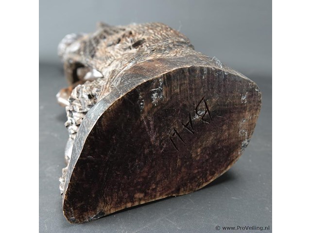 Groot coromandel snijwerk van een indonesische visserman - afbeelding 5 van  5