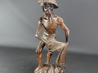 Groot coromandelhouten beeld van een indische visserman. - afbeelding 2 van  5