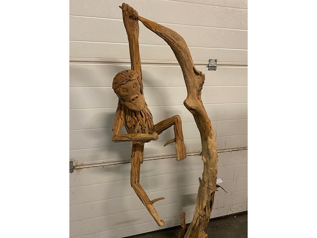 Groot decoratiestuk hangende aan teak hout - afbeelding 2 van  7