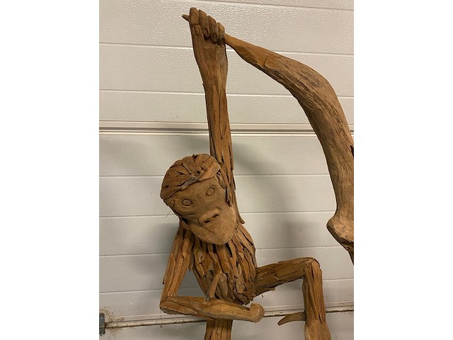 Groot decoratiestuk hangende aan teak hout - afbeelding 3 van  7