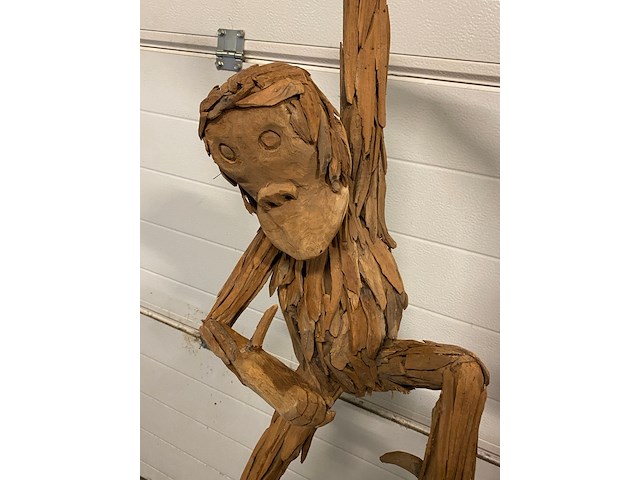 Groot decoratiestuk hangende aan teak hout - afbeelding 4 van  7