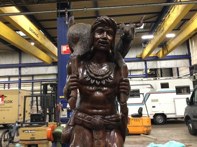 Groot handgesneden houten beeld - afbeelding 2 van  8