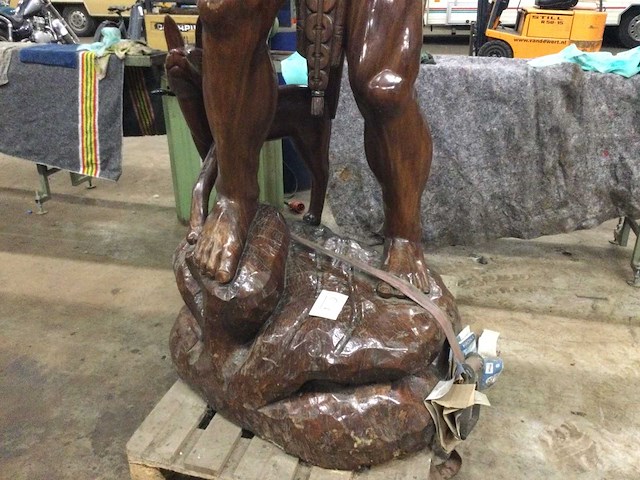 Groot handgesneden houten beeld - afbeelding 4 van  8