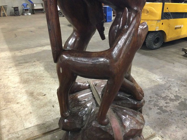 Groot handgesneden houten beeld - afbeelding 6 van  8