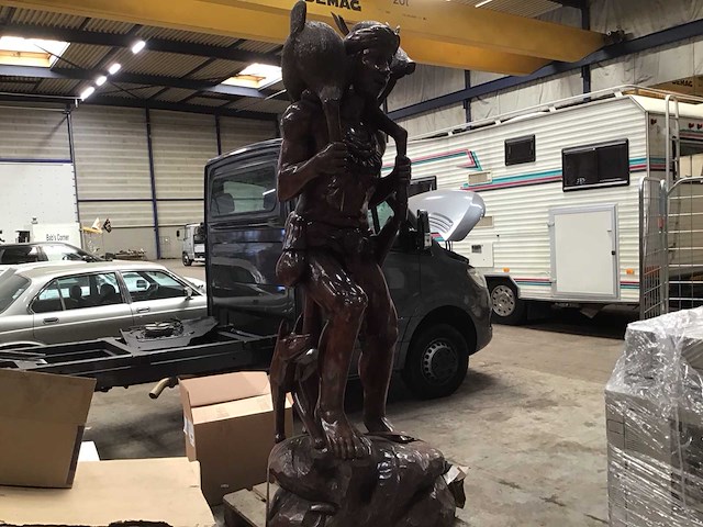 Groot handgesneden houten beeld - afbeelding 3 van  10