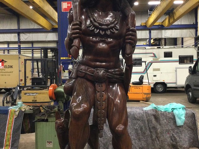 Groot handgesneden houten beeld - afbeelding 6 van  10