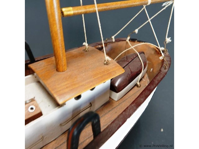 Groot houten schaalmodel crawler - afbeelding 2 van  12