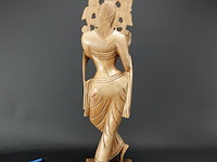 Groot in hout gesneden indisch beeld - afbeelding 4 van  5