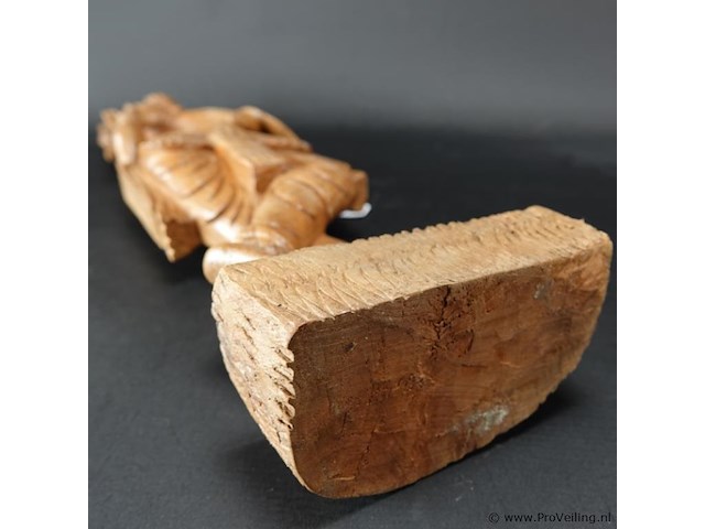 Groot in hout gesneden indisch beeld - afbeelding 5 van  5