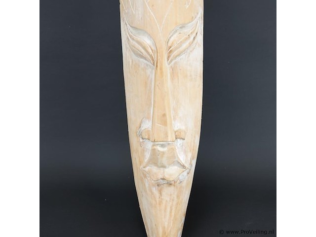 Groot in hout gesneden masker - afbeelding 4 van  5
