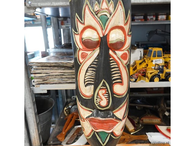 Groot in hout gesneden masker - afbeelding 3 van  5