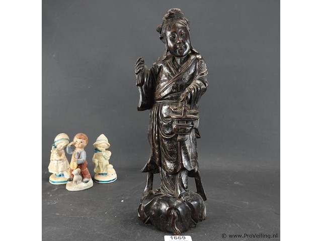 Groot in rozenhout gesneden een van de acht onsterfelijken - afbeelding 1 van  5