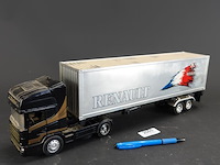 Groot kunststof schaalmodel vrachtwagen