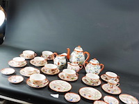 Groot oosters porseleinen theeservies - afbeelding 1 van  5