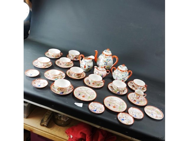 Groot oosters porseleinen theeservies - afbeelding 2 van  5