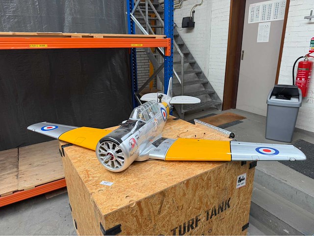Groot rc modelvliegtuig warbird trainer “slightly dangerous” – spanwijdte ca. 1,8-2,0 meter - afbeelding 1 van  9