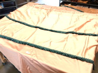 Groot rond satijnen?. tafelkleed met zijstukken - afbeelding 2 van  5