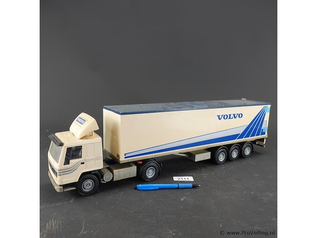 Groot volvo vrachtwagen schaalmodel - afbeelding 1 van  5