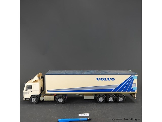 Groot volvo vrachtwagen schaalmodel - afbeelding 2 van  5