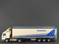 Groot volvo vrachtwagen schaalmodel - afbeelding 2 van  5