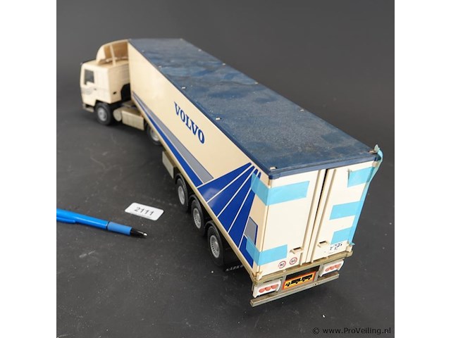 Groot volvo vrachtwagen schaalmodel - afbeelding 3 van  5