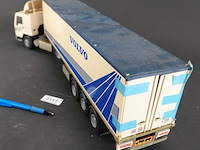 Groot volvo vrachtwagen schaalmodel - afbeelding 3 van  5