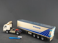 Groot volvo vrachtwagen schaalmodel - afbeelding 4 van  5