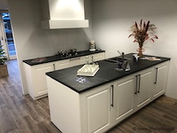 Grote 3-delige showroomkeuken – gelakt wit & baby blue - afbeelding 2 van  3