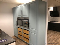 Grote 3-delige showroomkeuken – gelakt wit & baby blue - afbeelding 3 van  3