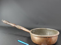 Grote antieke koperen steelpan - afbeelding 1 van  5