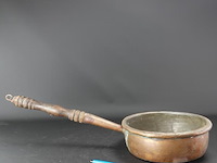 Grote antieke koperen steelpan - afbeelding 2 van  5