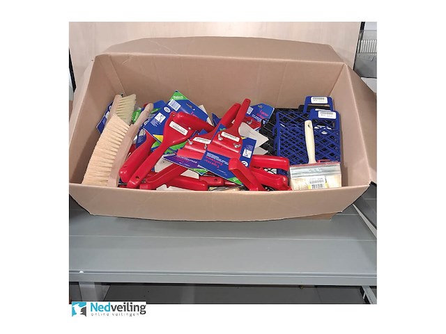 Grote doos diverse verf & behang accessoires - afbeelding 1 van  3