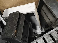Grote doos met houten, tafels, kapstokken, etc., zwart,/antraciet - afbeelding 4 van  5